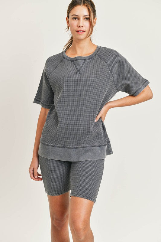 WOMEN'S WAFFLED MINERAL WASHED LOUNGE RAGLAN TOP