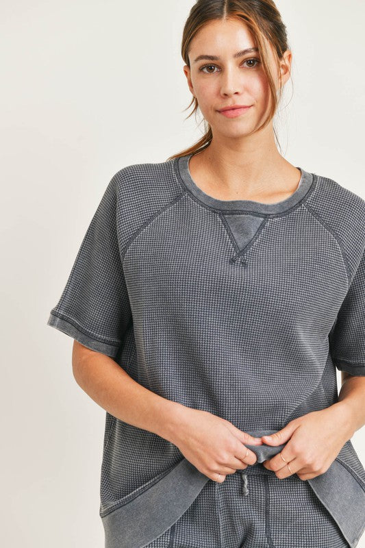 WOMEN'S WAFFLED MINERAL WASHED LOUNGE RAGLAN TOP